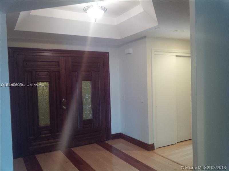 Small Image of 21050 POINT PL #501, Aventura Number 4