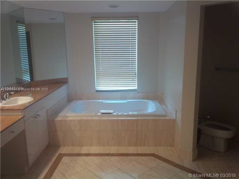 Small Image of 21050 POINT PL #501, Aventura Number 8