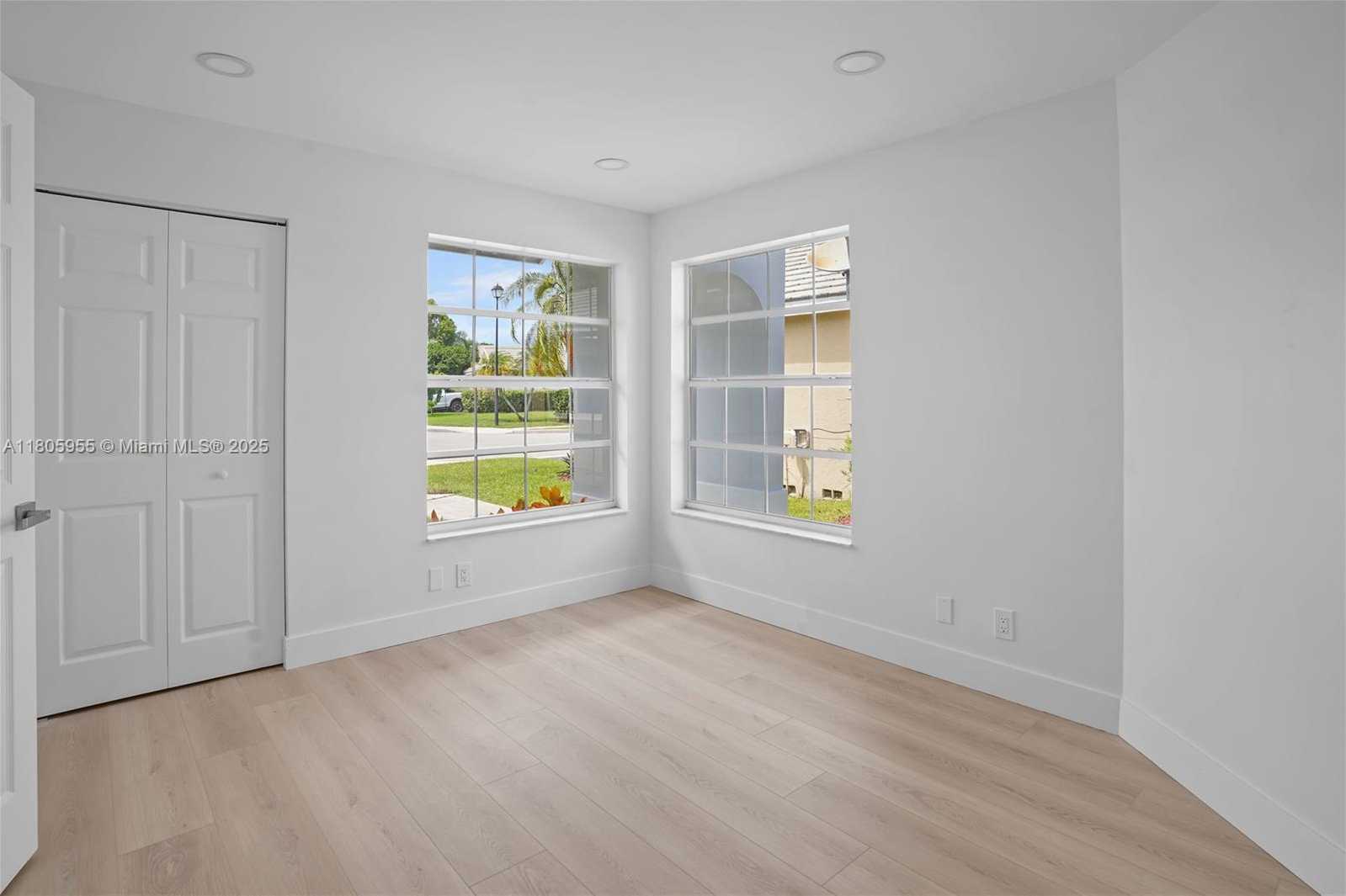 Small Image of 9354 ARBORWOOD CIR #9354, Davie Number 13