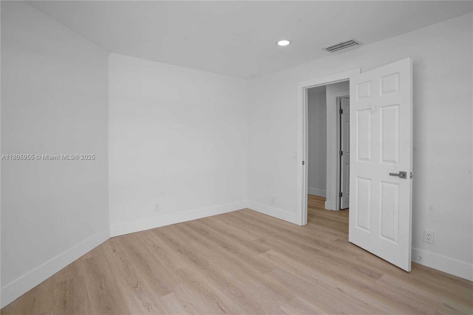 Small Image of 9354 ARBORWOOD CIR #9354, Davie Number 14