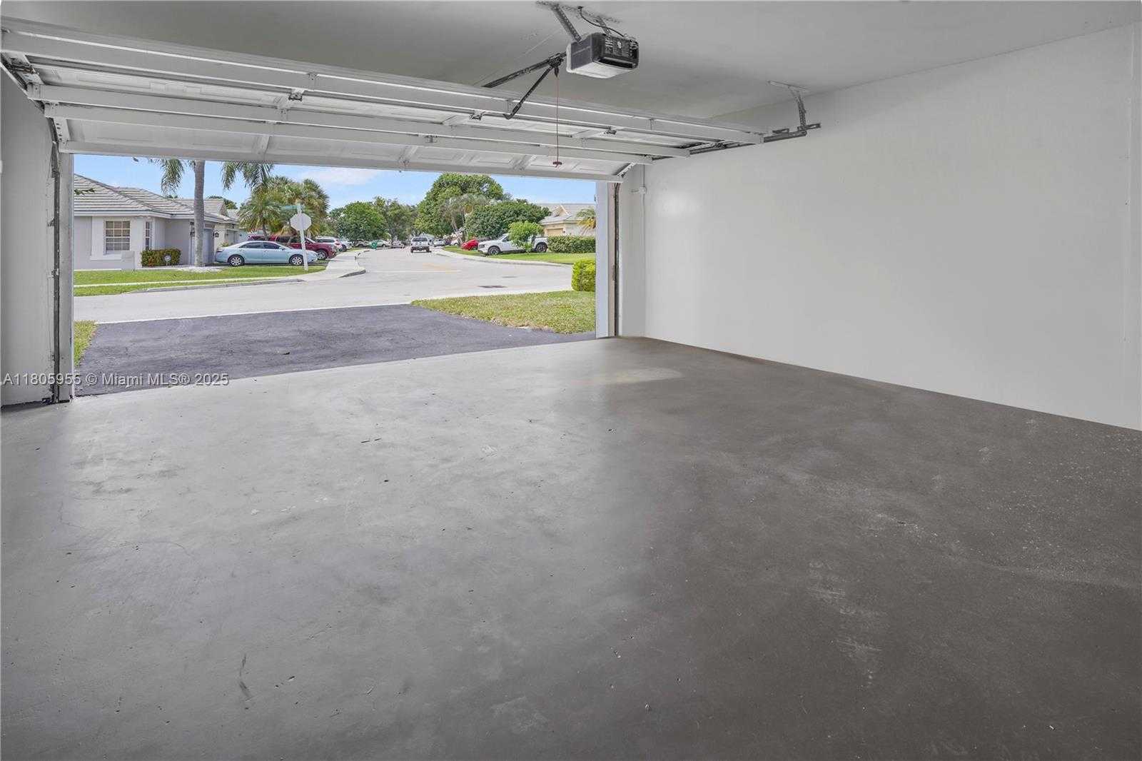Small Image of 9354 ARBORWOOD CIR #9354, Davie Number 16