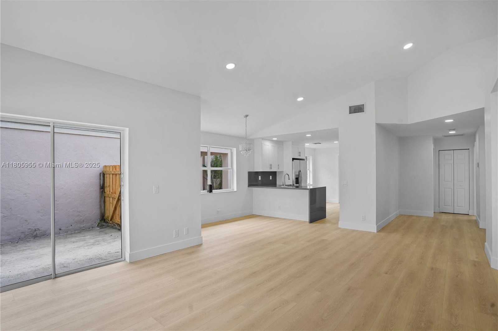 Small Image of 9354 ARBORWOOD CIR #9354, Davie Number 2