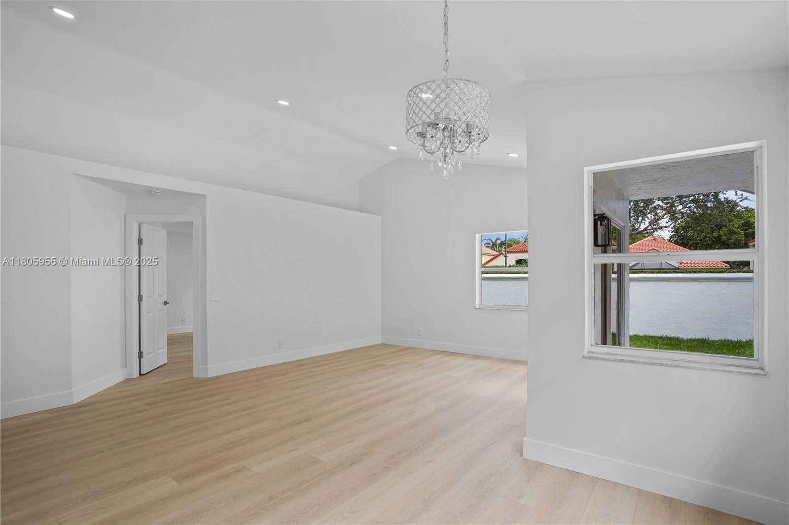 Small Image of 9354 ARBORWOOD CIR #9354, Davie Number 4