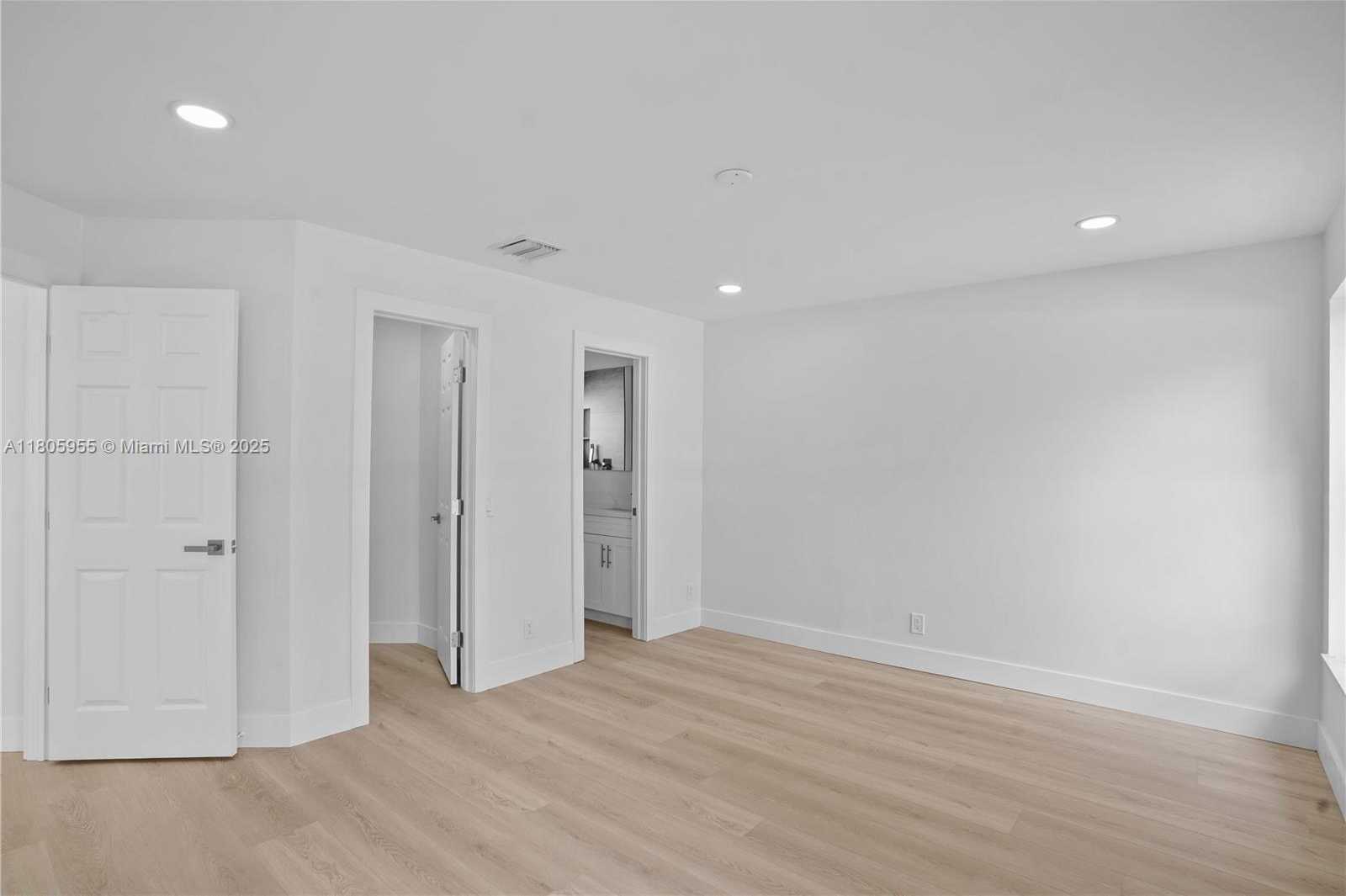 Small Image of 9354 ARBORWOOD CIR #9354, Davie Number 9