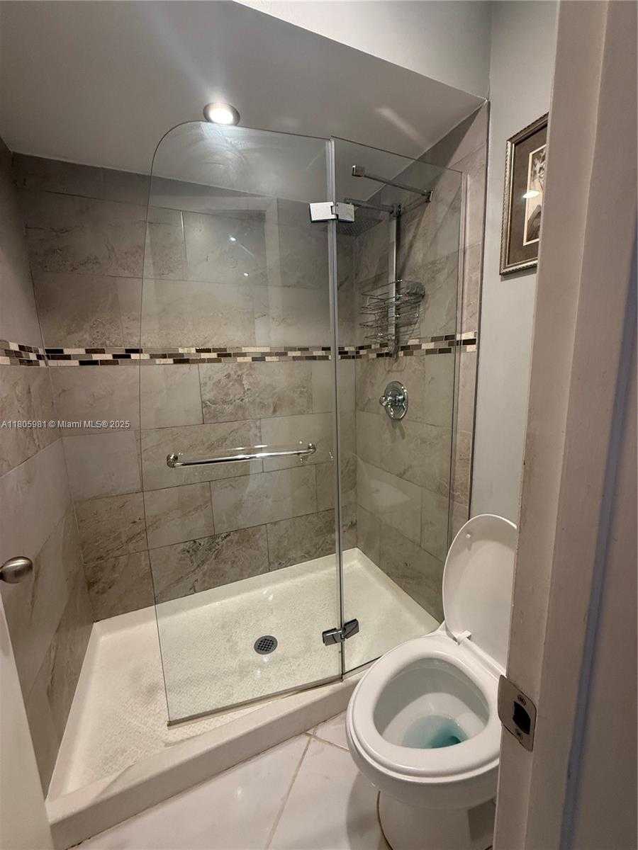 Small Image of 17268 NORTH WEST 60TH CT, Hialeah Number 11