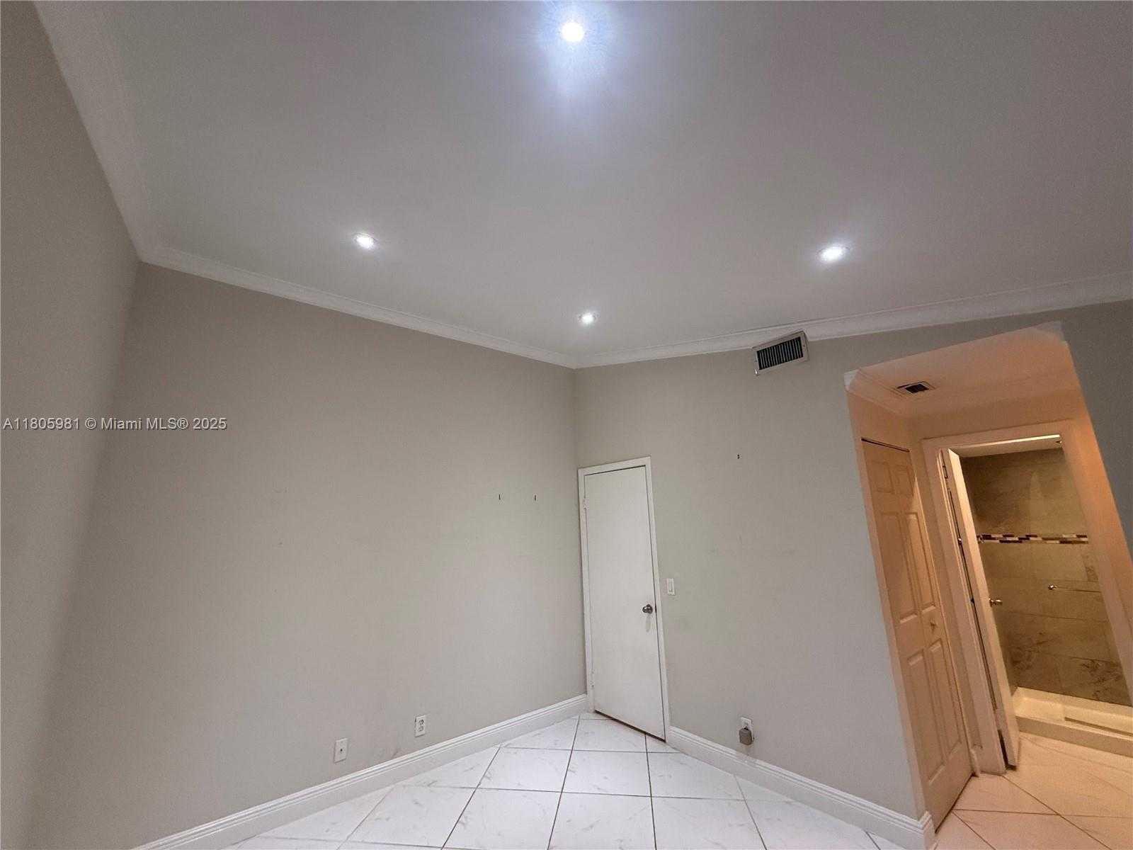 Small Image of 17268 NORTH WEST 60TH CT, Hialeah Number 12