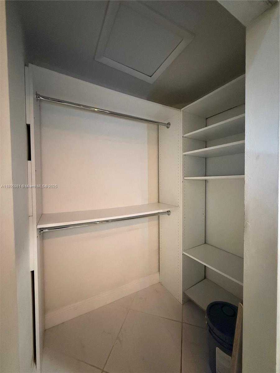 Small Image of 17268 NORTH WEST 60TH CT, Hialeah Number 14