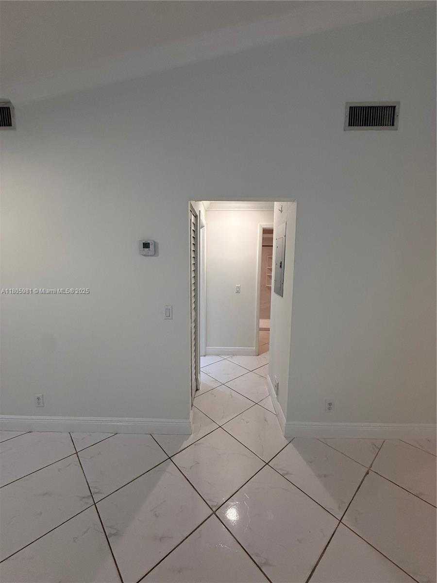 Small Image of 17268 NORTH WEST 60TH CT, Hialeah Number 15
