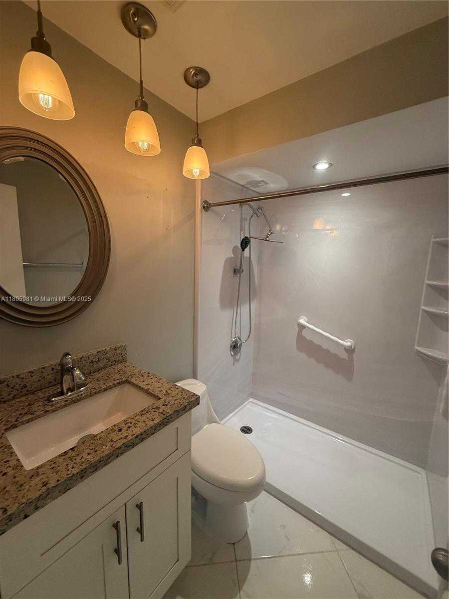 Small Image of 17268 NORTH WEST 60TH CT, Hialeah Number 16