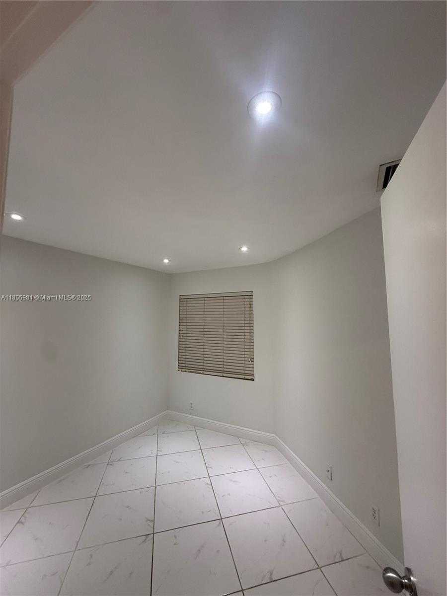 Small Image of 17268 NORTH WEST 60TH CT, Hialeah Number 18