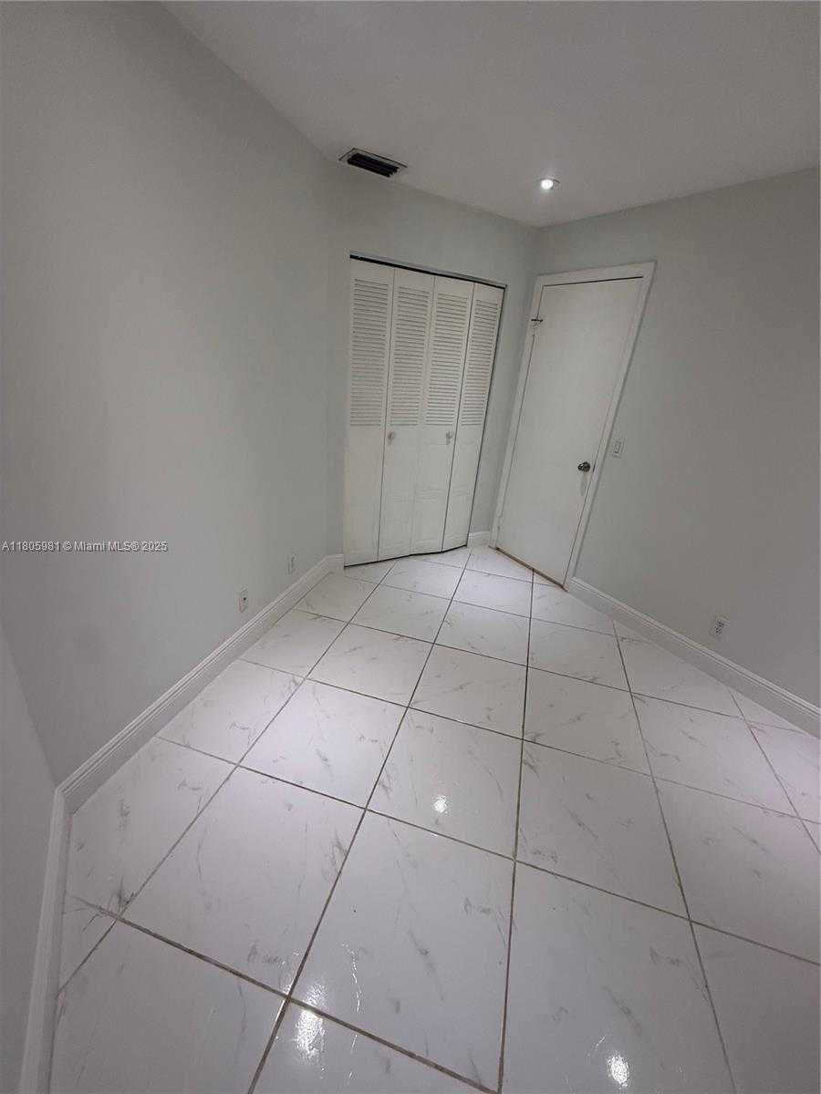 Small Image of 17268 NORTH WEST 60TH CT, Hialeah Number 19