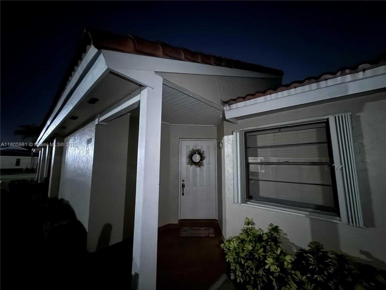 Small Image of 17268 NORTH WEST 60TH CT, Hialeah Number 24