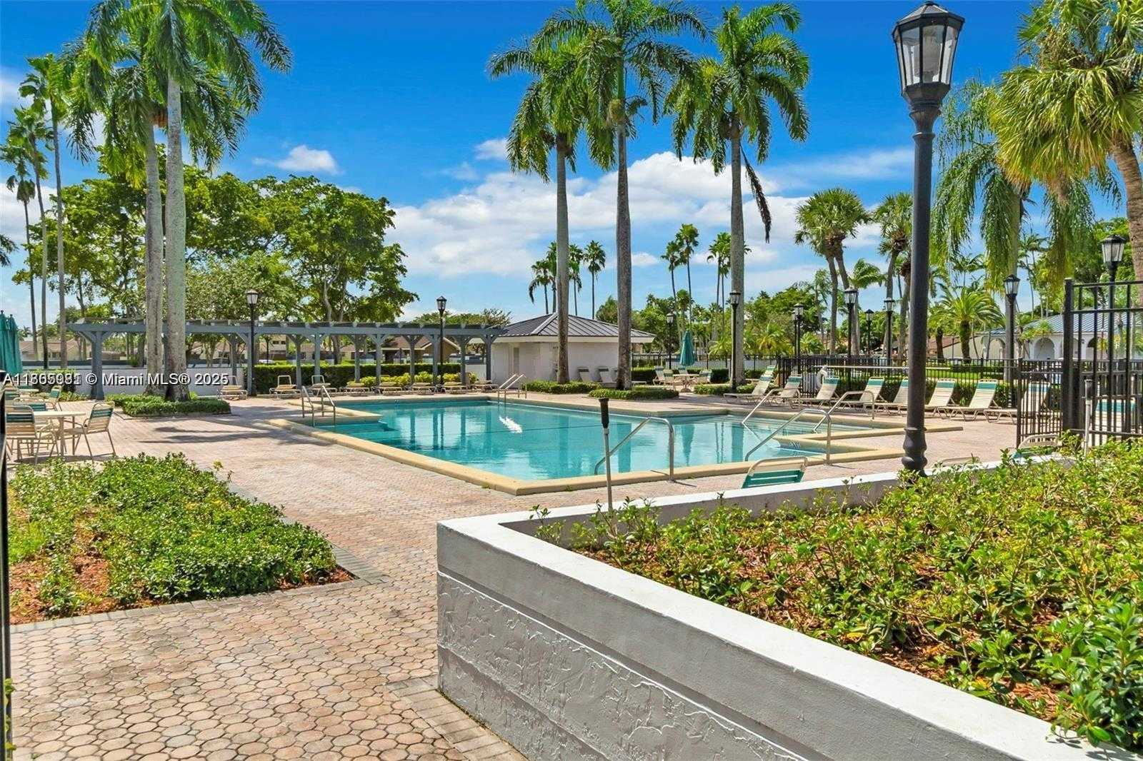 Small Image of 17268 NORTH WEST 60TH CT, Hialeah Number 25