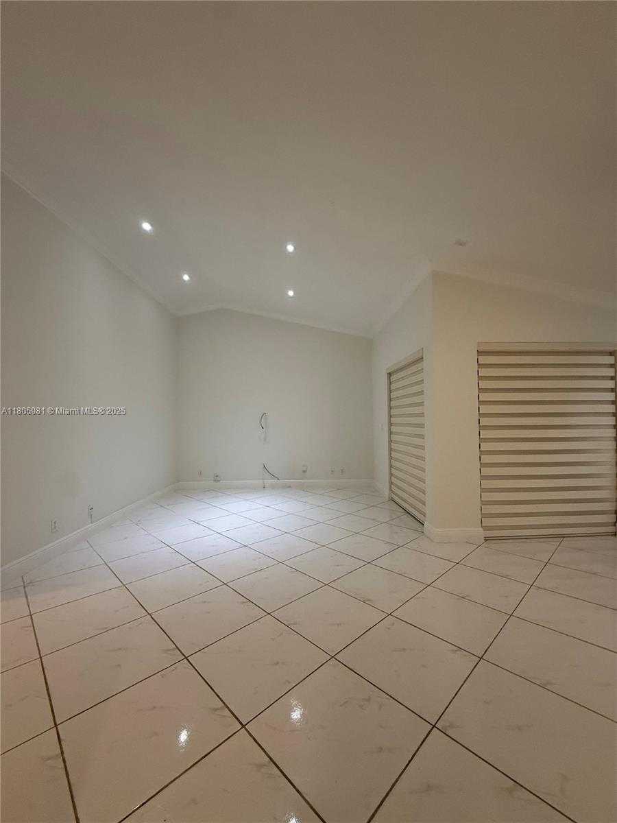 Small Image of 17268 NORTH WEST 60TH CT, Hialeah Number 5