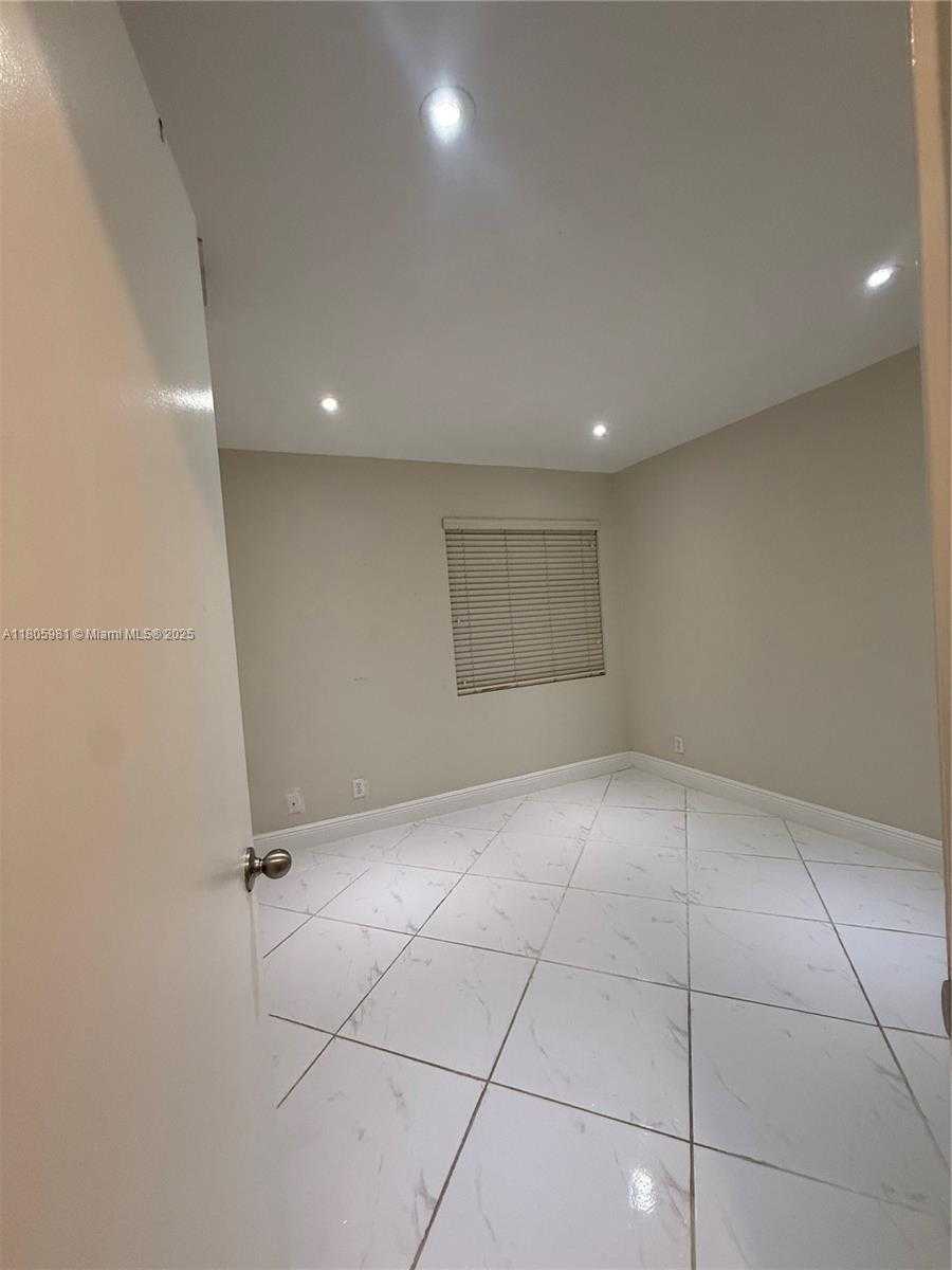 Small Image of 17268 NORTH WEST 60TH CT, Hialeah Number 9