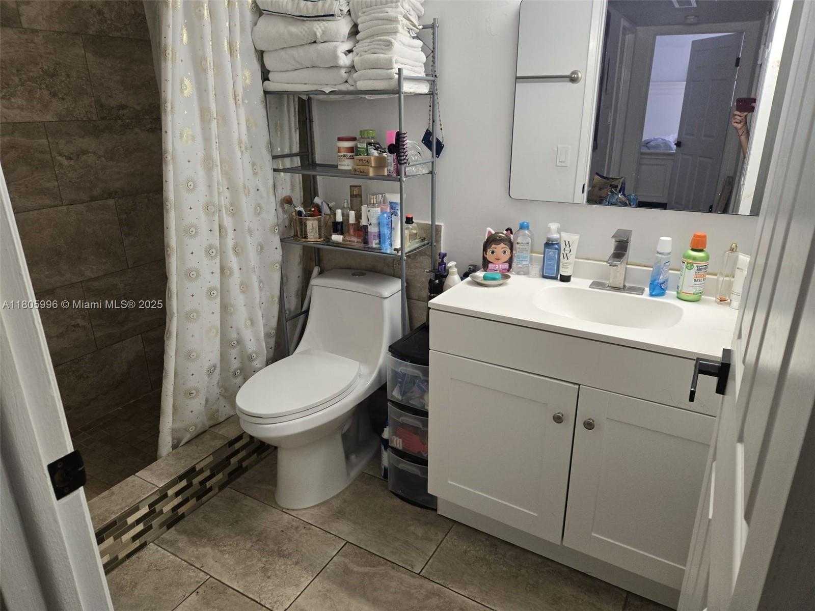 Small Image of 445 WEST PARK DR #104-4, Miami Number 7