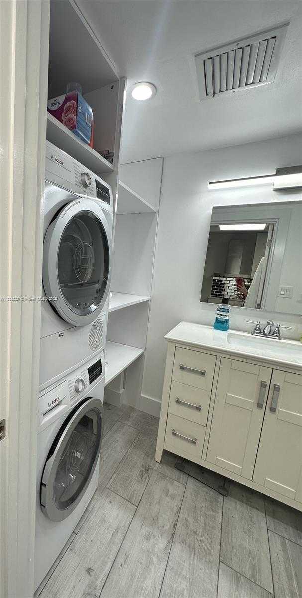 Small Image of 2301 COLLINS AVE #321, Miami Beach Number 14