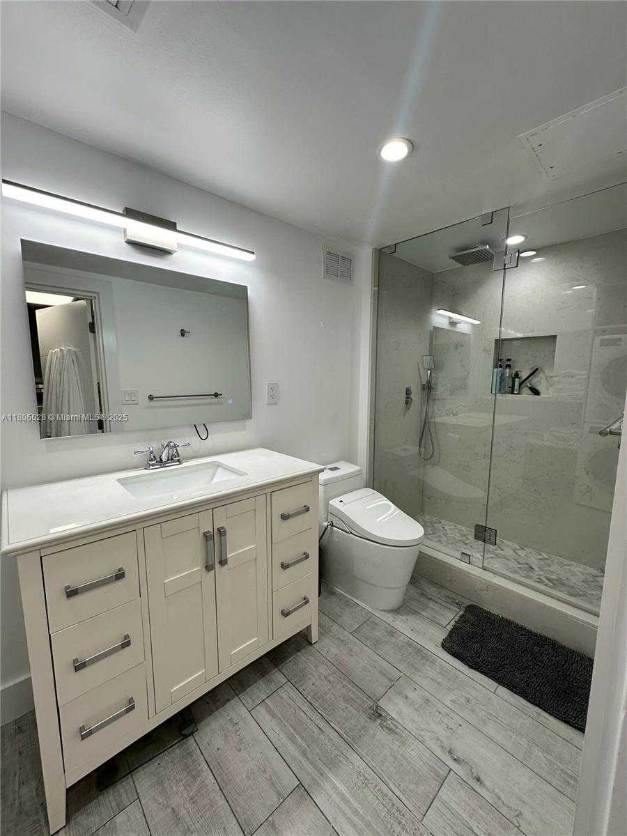Small Image of 2301 COLLINS AVE #321, Miami Beach Number 15