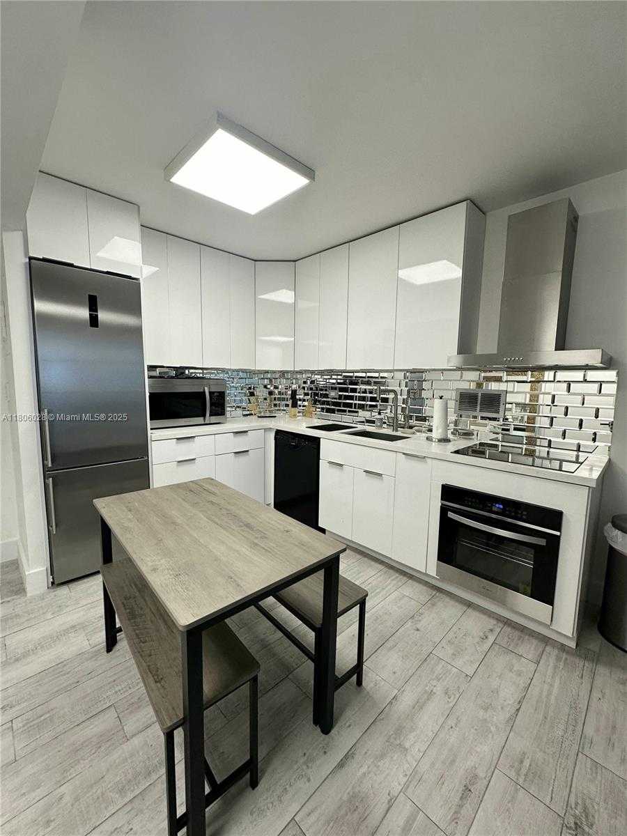 Small Image of 2301 COLLINS AVE #321, Miami Beach Number 8