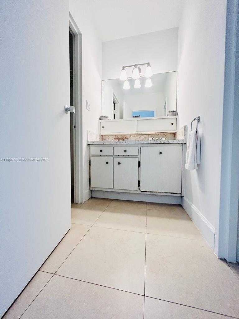 Small Image of 100 LINCOLN RD #1009, Miami Beach Number 7