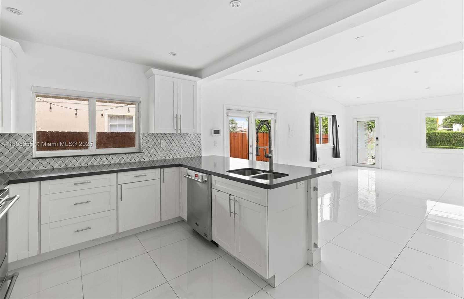 Small Image of 6432 SOUTH WEST 33RD ST, Miami Number 11