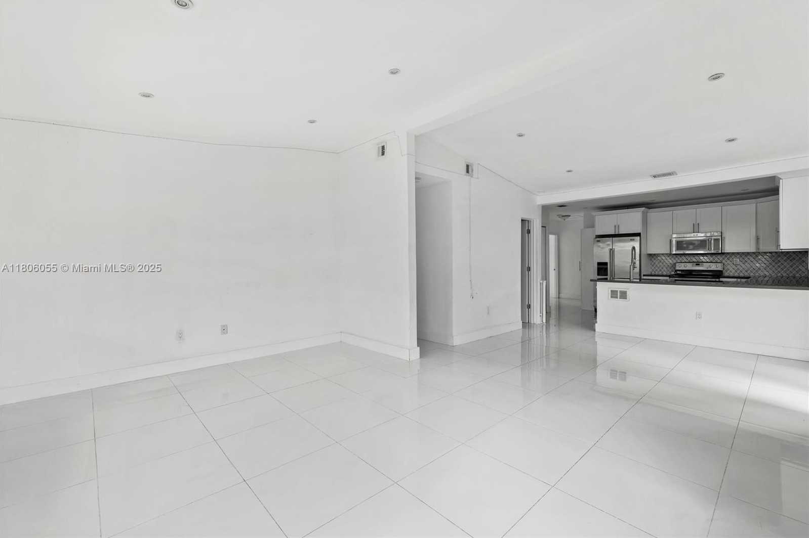 Small Image of 6432 SOUTH WEST 33RD ST, Miami Number 12