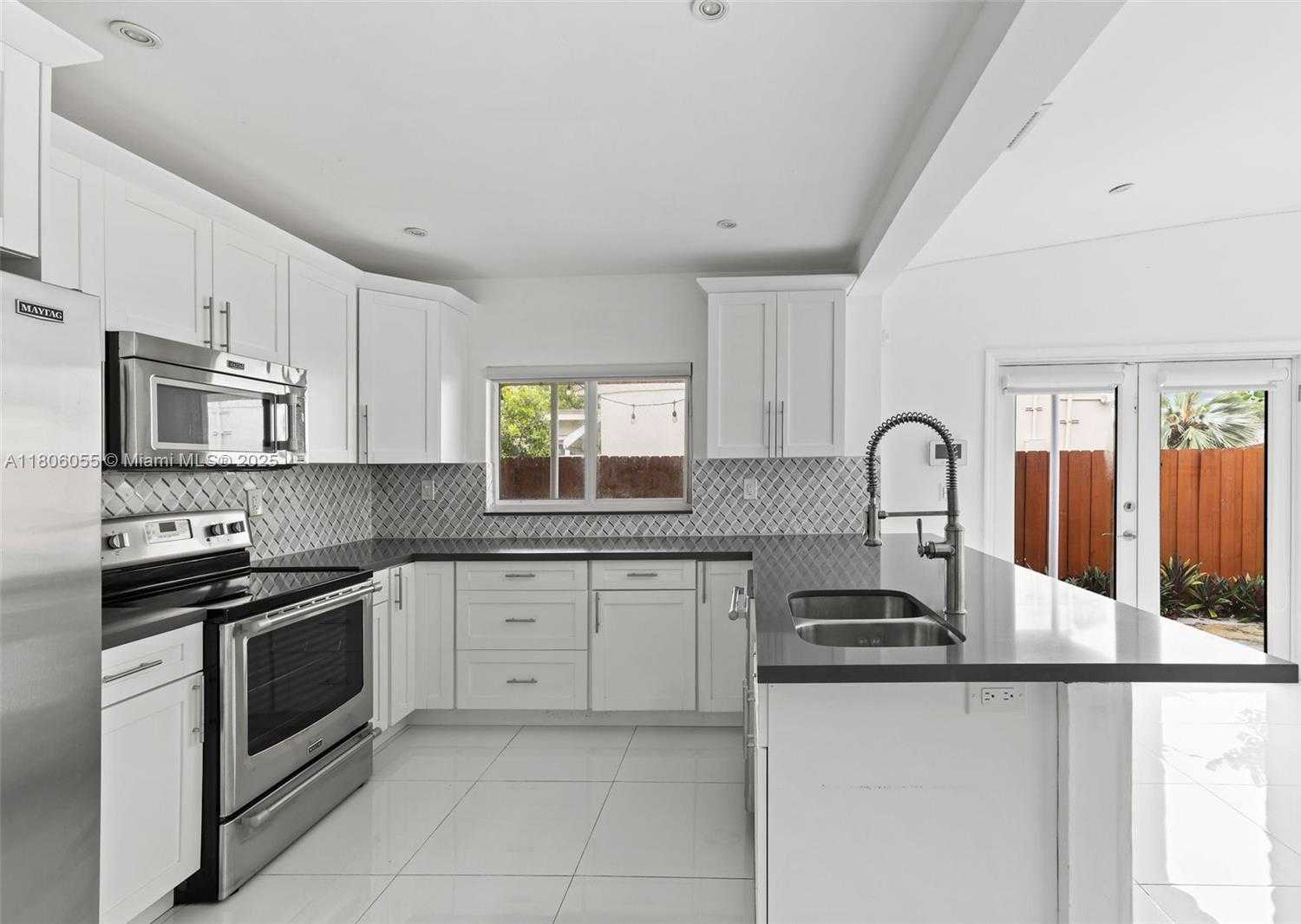 Small Image of 6432 SOUTH WEST 33RD ST, Miami Number 7