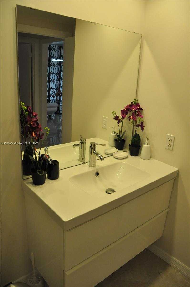 Small Image of 19801 EAST COUNTRY CLUB DR #4104, Aventura Number 6