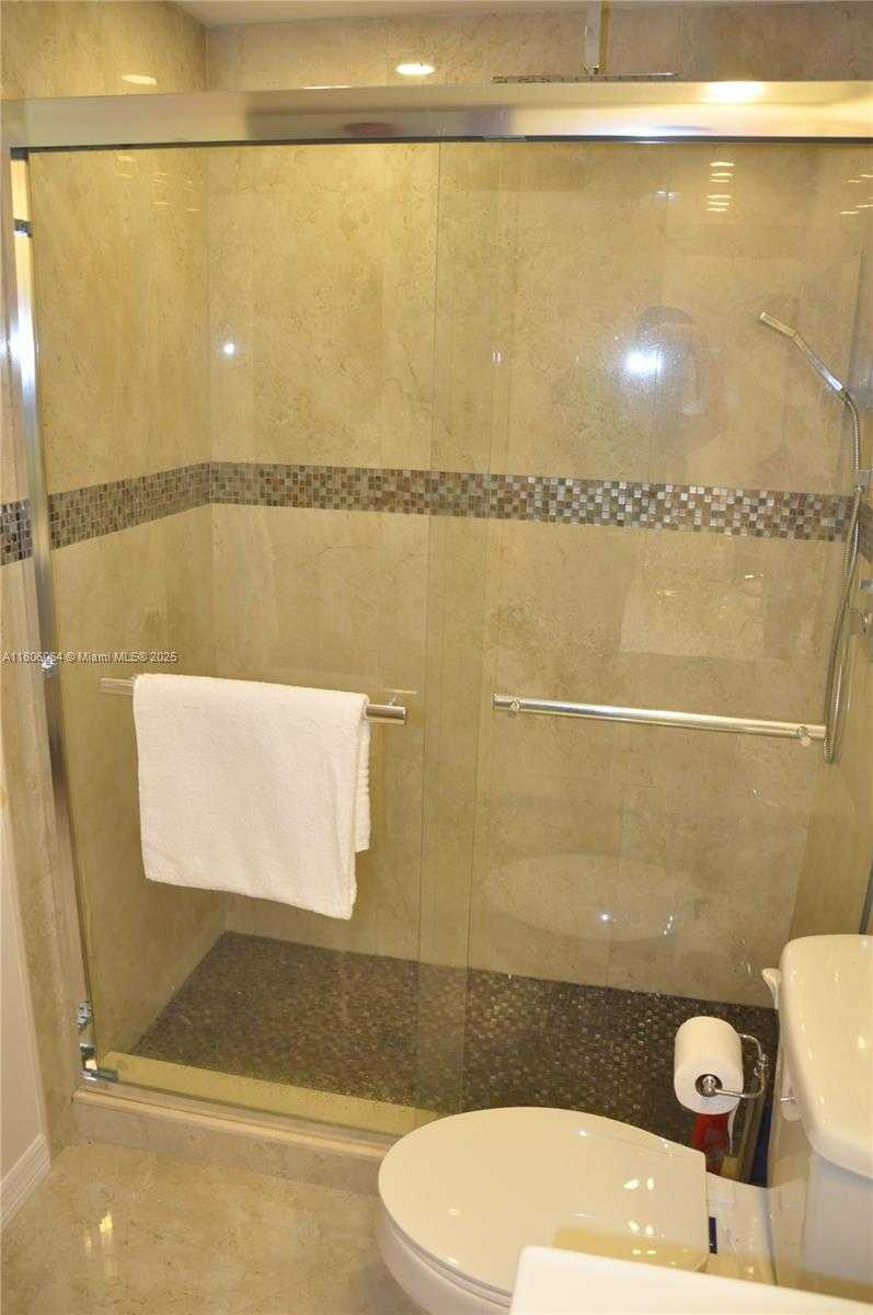 Small Image of 19801 EAST COUNTRY CLUB DR #4104, Aventura Number 7
