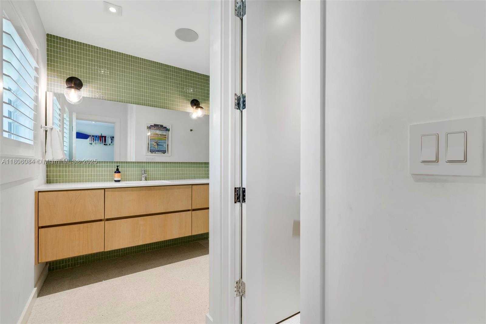 Small Image of 250 KNOLLWOOD DR, Key Biscayne Number 12