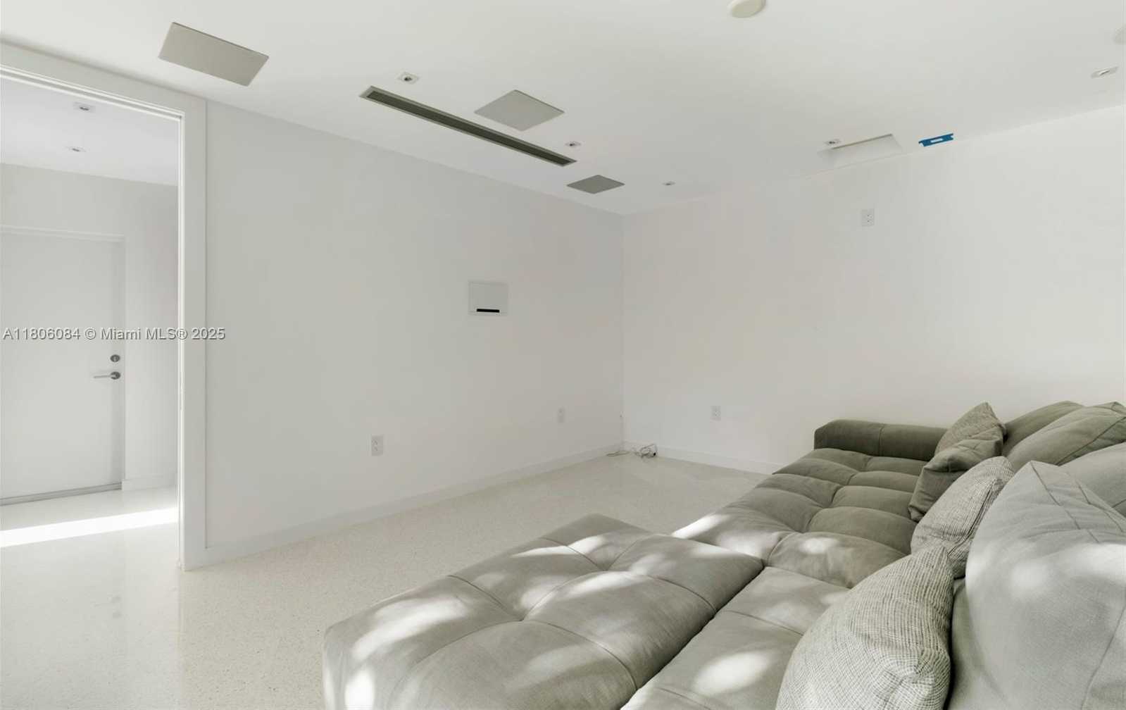 Small Image of 250 KNOLLWOOD DR, Key Biscayne Number 28