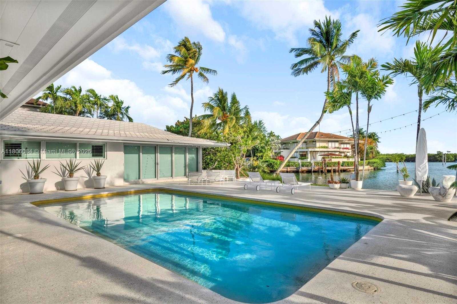 Small Image of 250 KNOLLWOOD DR, Key Biscayne Number 3