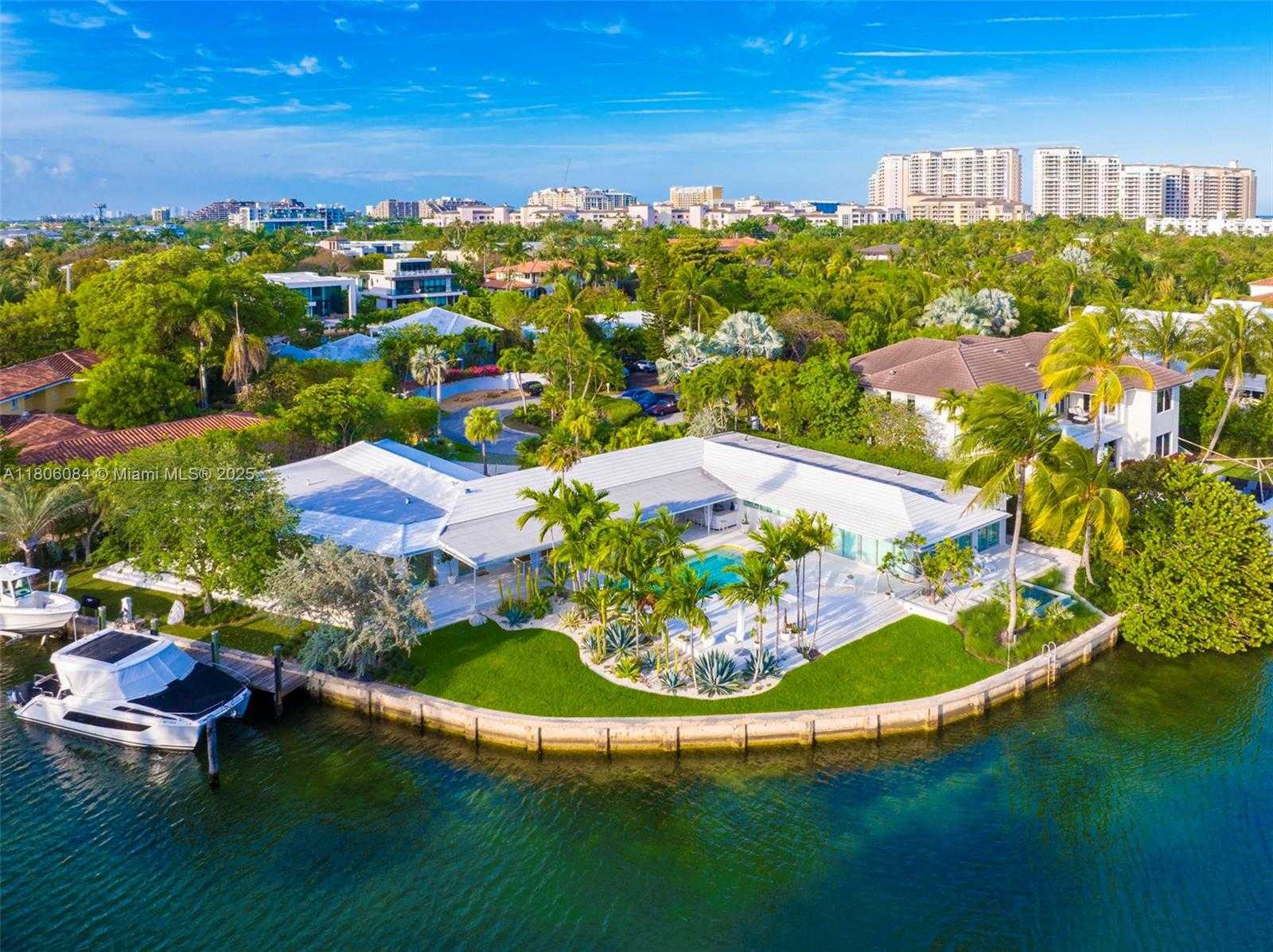Small Image of 250 KNOLLWOOD DR, Key Biscayne Number 33