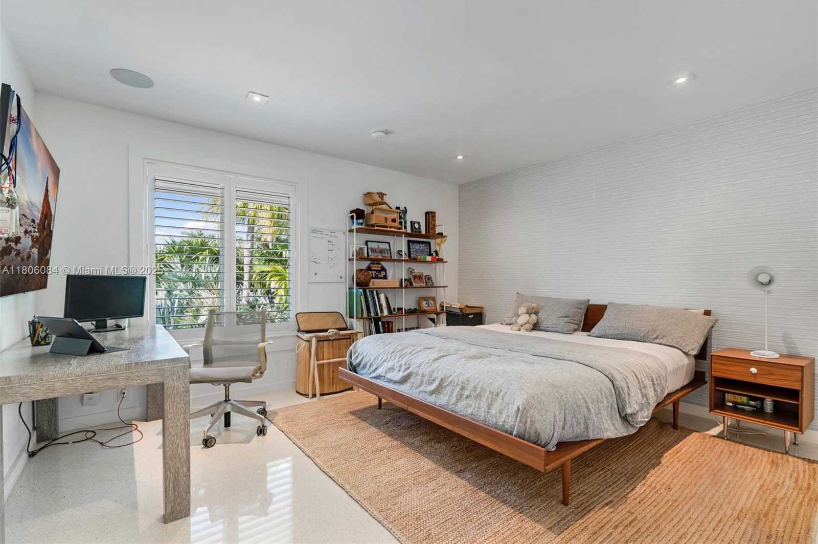 Small Image of 250 KNOLLWOOD DR, Key Biscayne Number 37