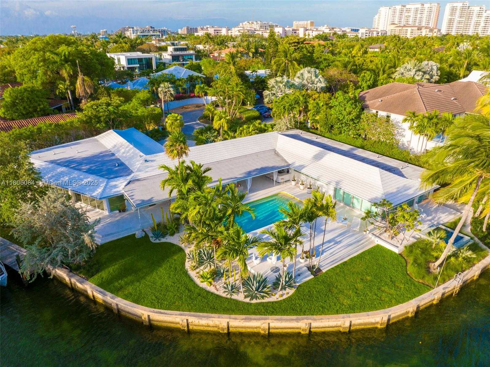 Small Image of 250 KNOLLWOOD DR, Key Biscayne Number 40