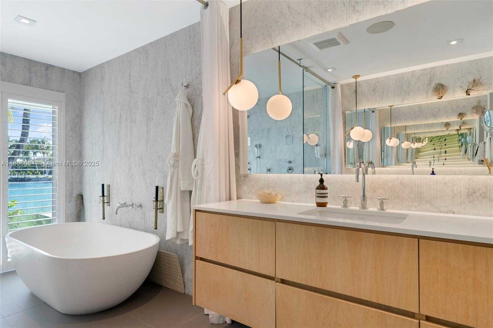 Small Image of 250 KNOLLWOOD DR, Key Biscayne Number 41