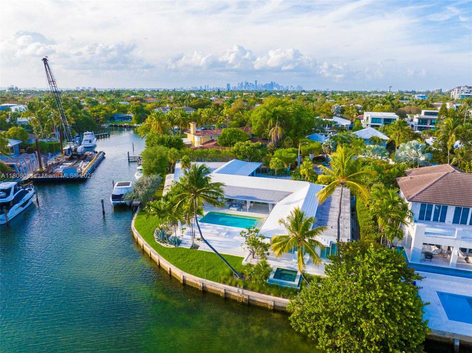 Small Image of 250 KNOLLWOOD DR, Key Biscayne Number 45