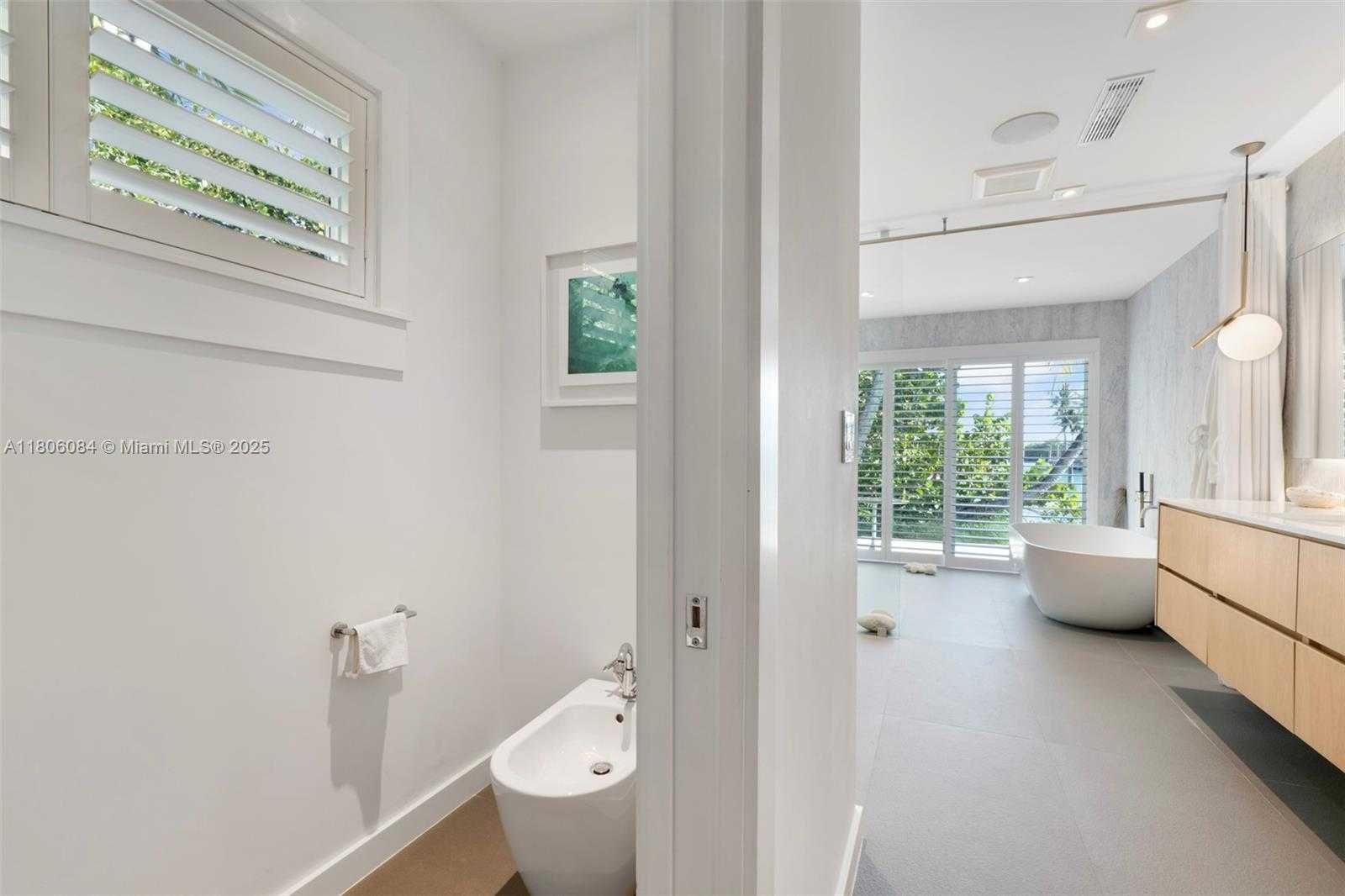 Small Image of 250 KNOLLWOOD DR, Key Biscayne Number 46