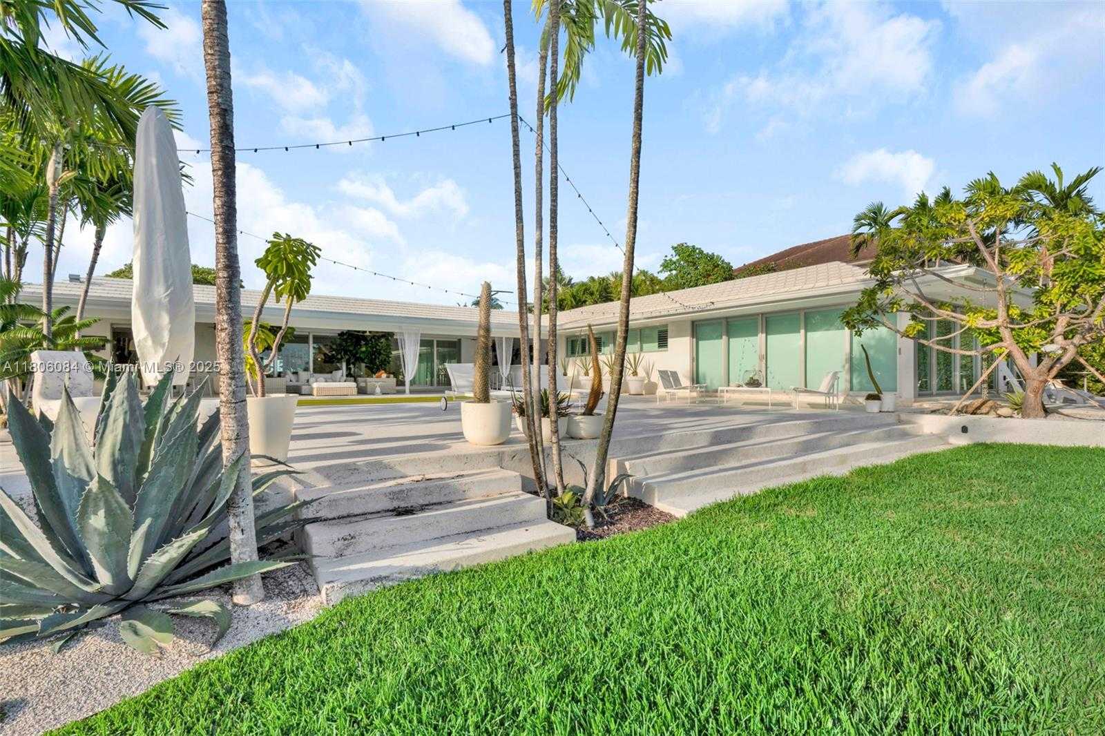 Small Image of 250 KNOLLWOOD DR, Key Biscayne Number 48