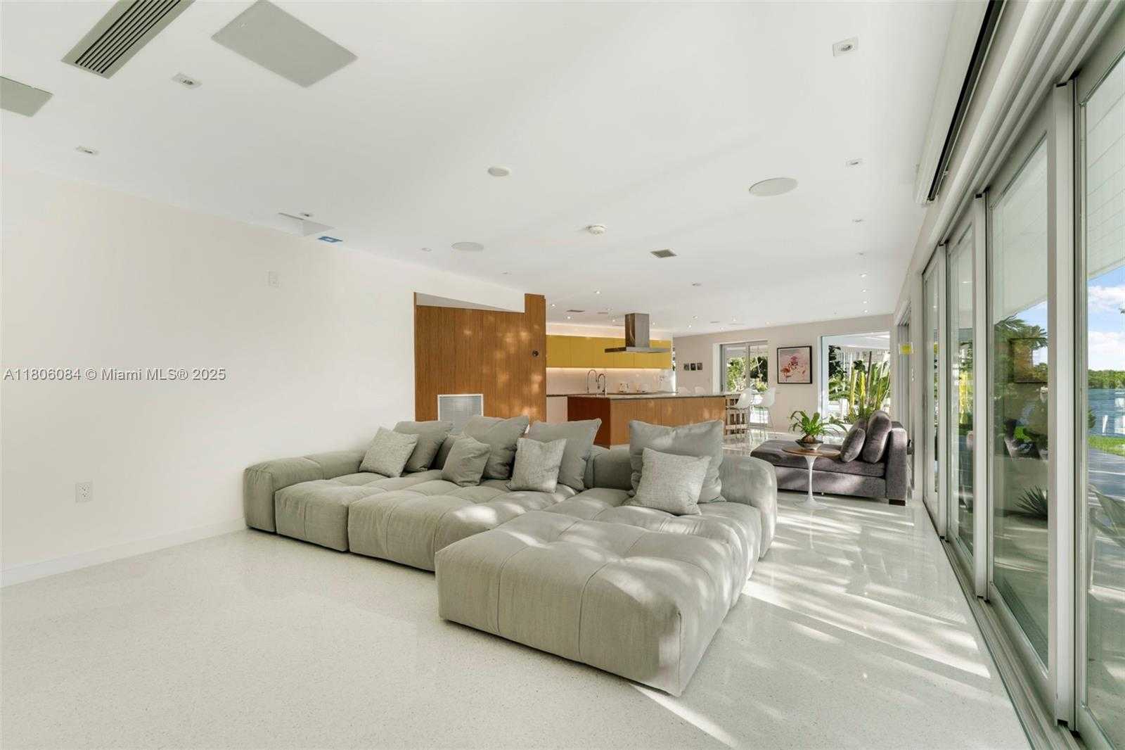 Small Image of 250 KNOLLWOOD DR, Key Biscayne Number 56