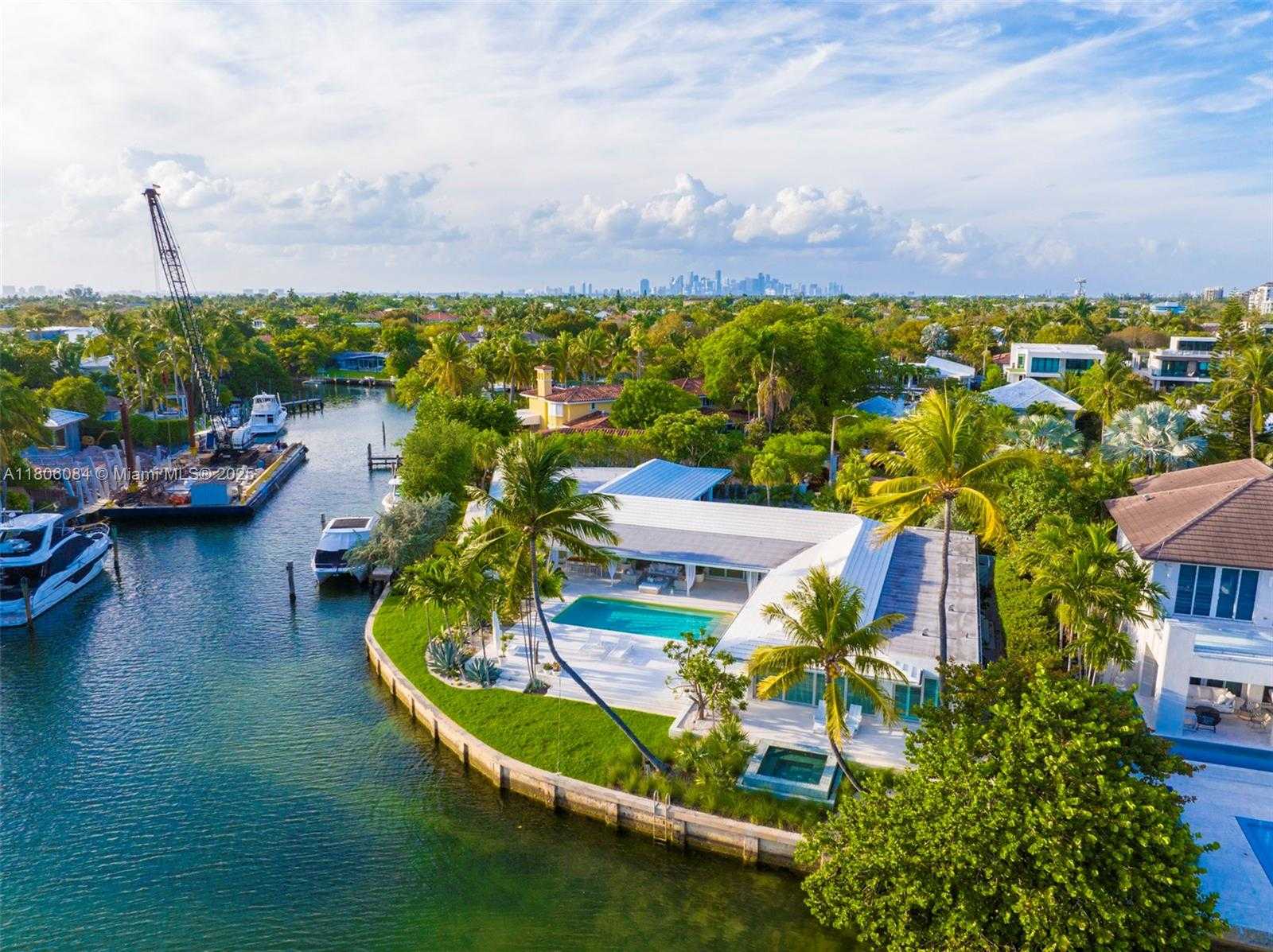 Small Image of 250 KNOLLWOOD DR, Key Biscayne Number 57