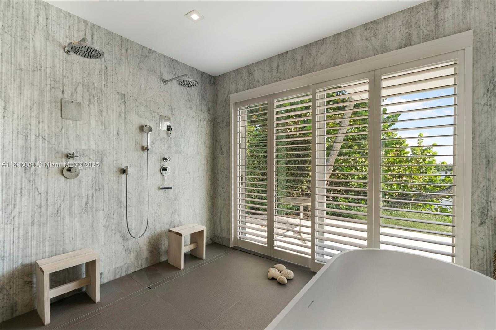 Small Image of 250 KNOLLWOOD DR, Key Biscayne Number 60