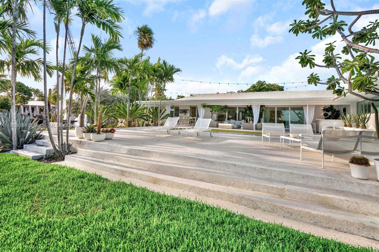 Small Image of 250 KNOLLWOOD DR, Key Biscayne Number 63