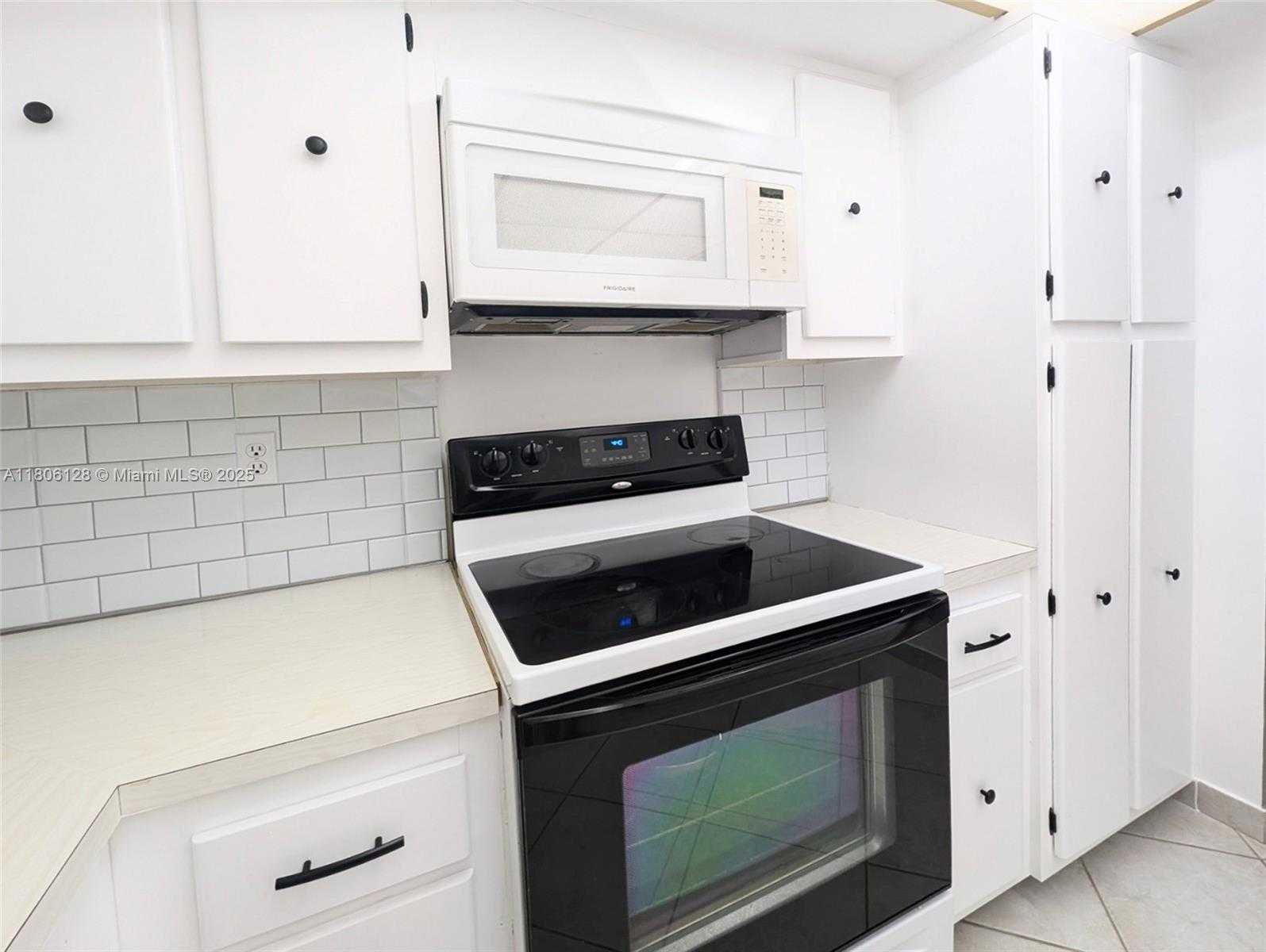 Small Image of 18011 BISCAYNE BLVD #803, Aventura Number 12