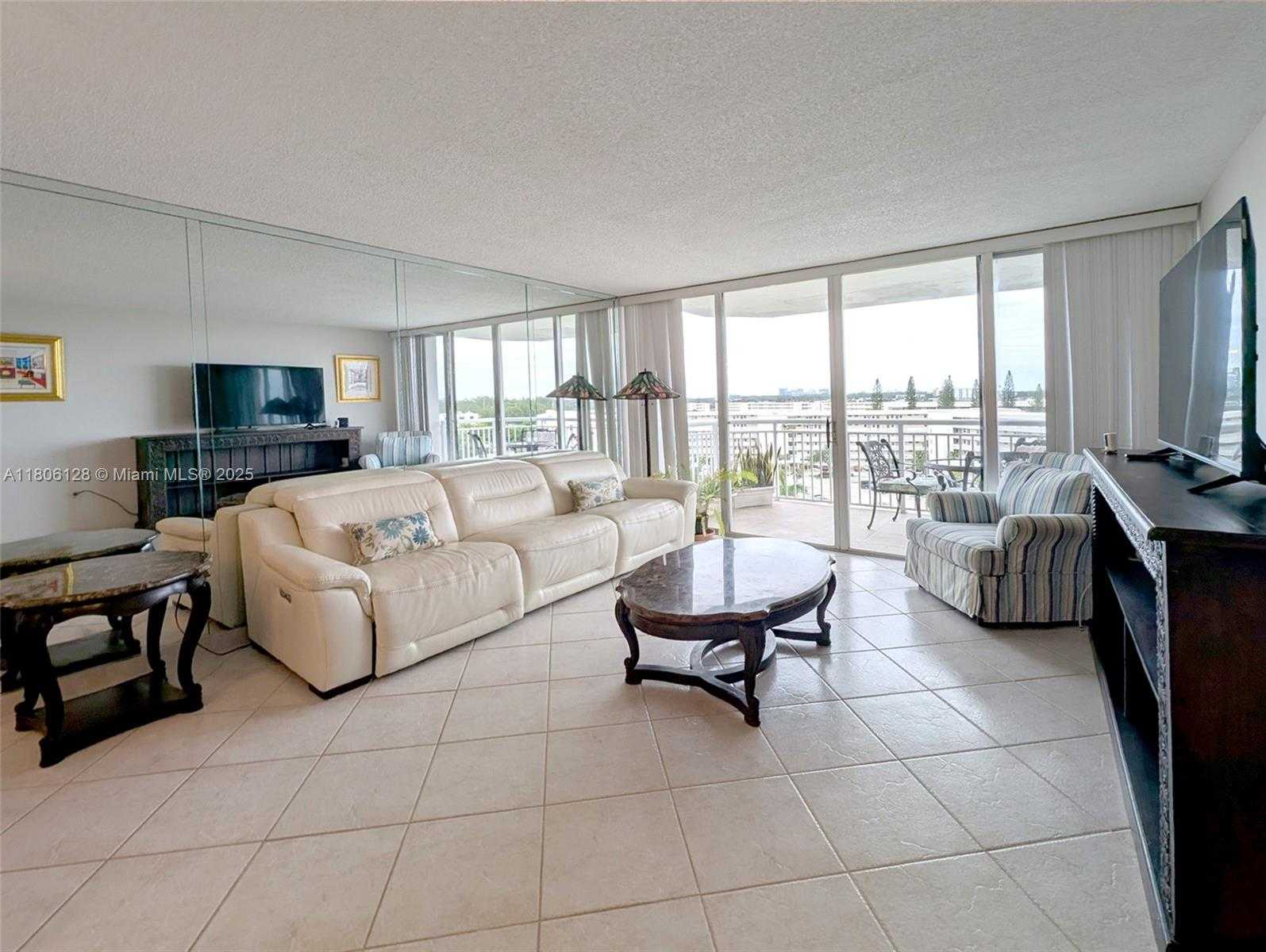 Small Image of 18011 BISCAYNE BLVD #803, Aventura Number 2