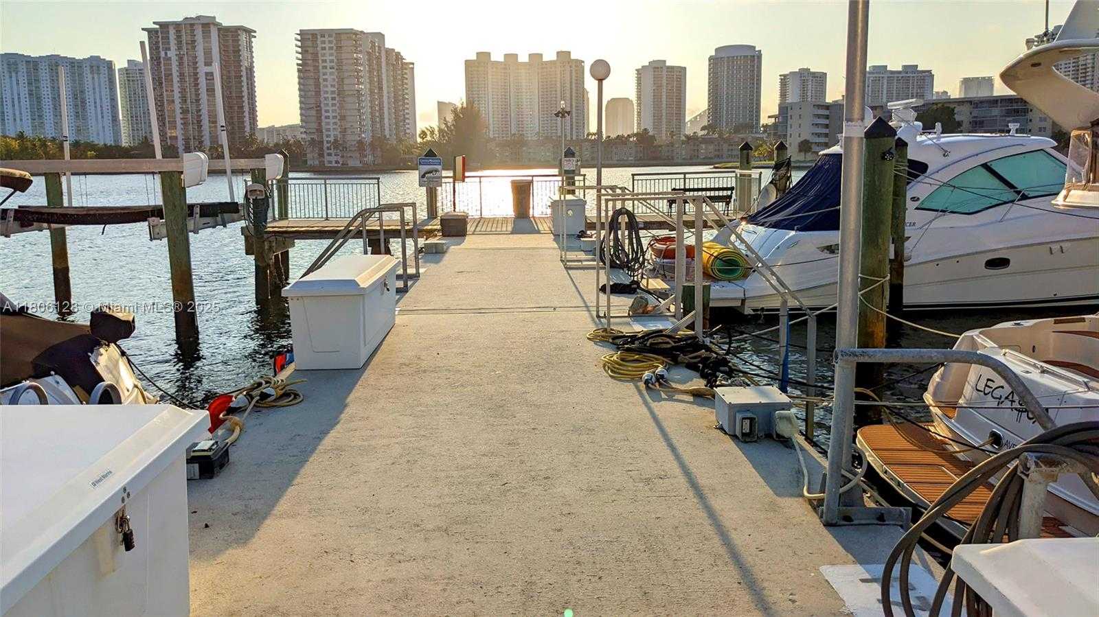 Small Image of 18011 BISCAYNE BLVD #803, Aventura Number 31