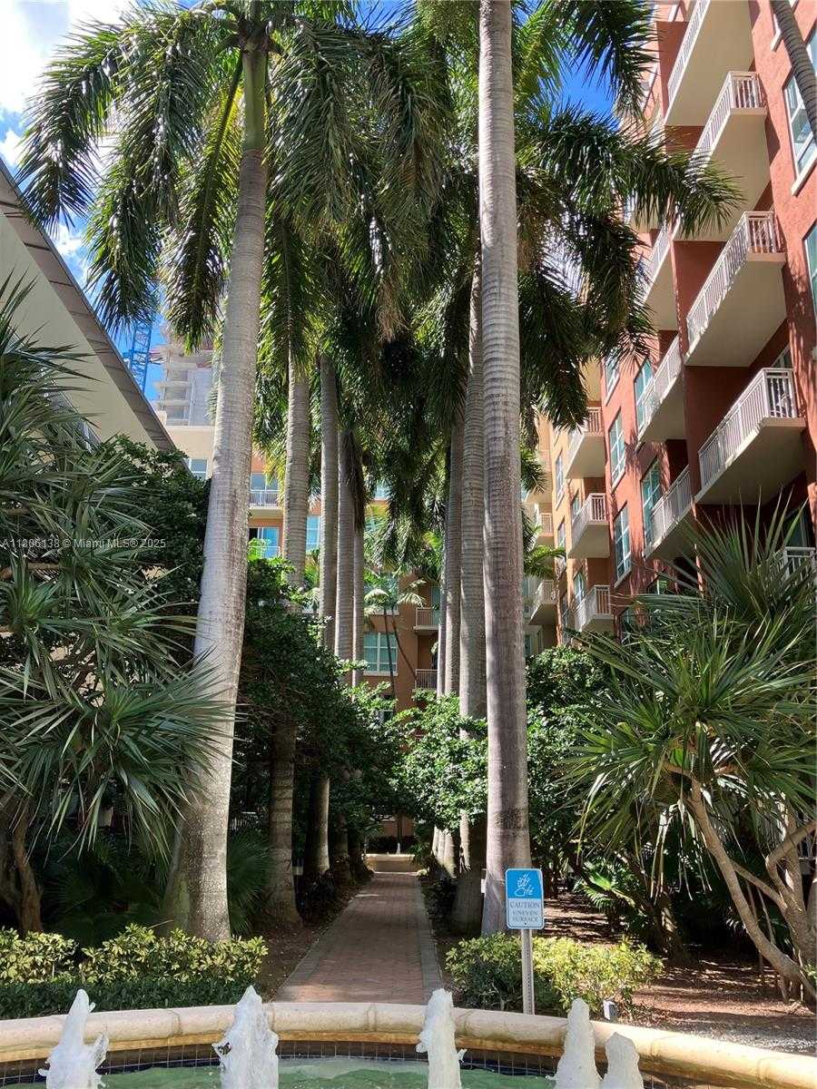 Small Image of 2001 BISCAYNE BLVD #3503, Miami Number 13