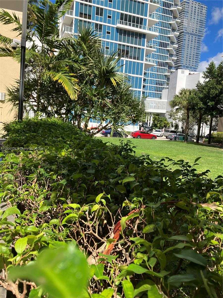 Small Image of 2001 BISCAYNE BLVD #3503, Miami Number 15