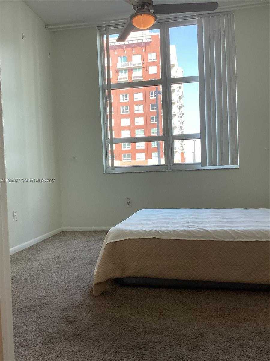 Small Image of 2001 BISCAYNE BLVD #3503, Miami Number 17