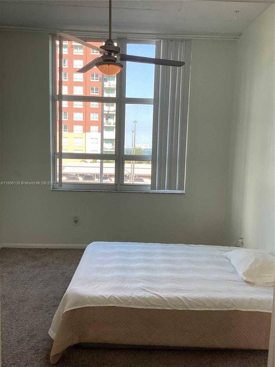 Small Image of 2001 BISCAYNE BLVD #3503, Miami Number 19